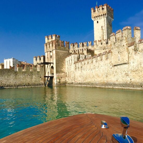 Castello Scaligero Sirmione barca