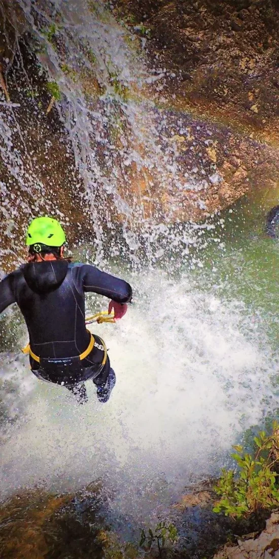 AVVENTURA CANYONING SUL LAGO DI GARDA - GARDA E-MOTION